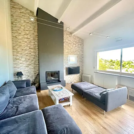 Villa F5 A Avec Jardin, Climatisation Et Parking - Fr-1-309-296