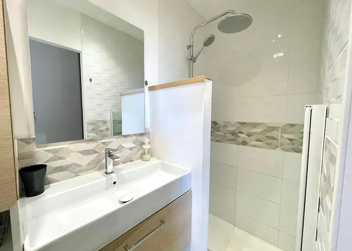 F5 A Avec Jardin, Climatisation Et Parking - Fr-1-309-296 *